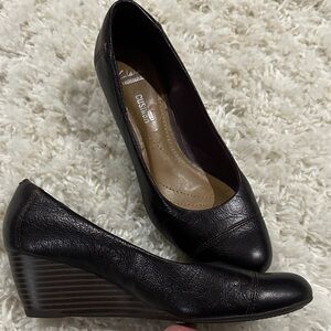 Clarks Soft Cushion Metallic Dark Brown Leather Wedge Heel Pumps
